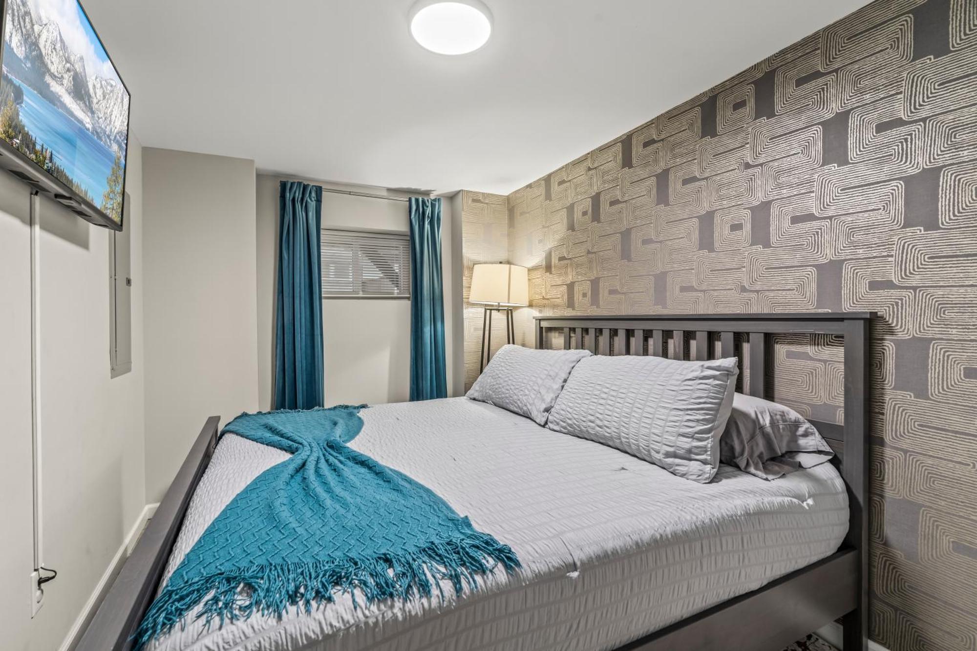 Uptown Gem! A Family Free Early Check-in! *