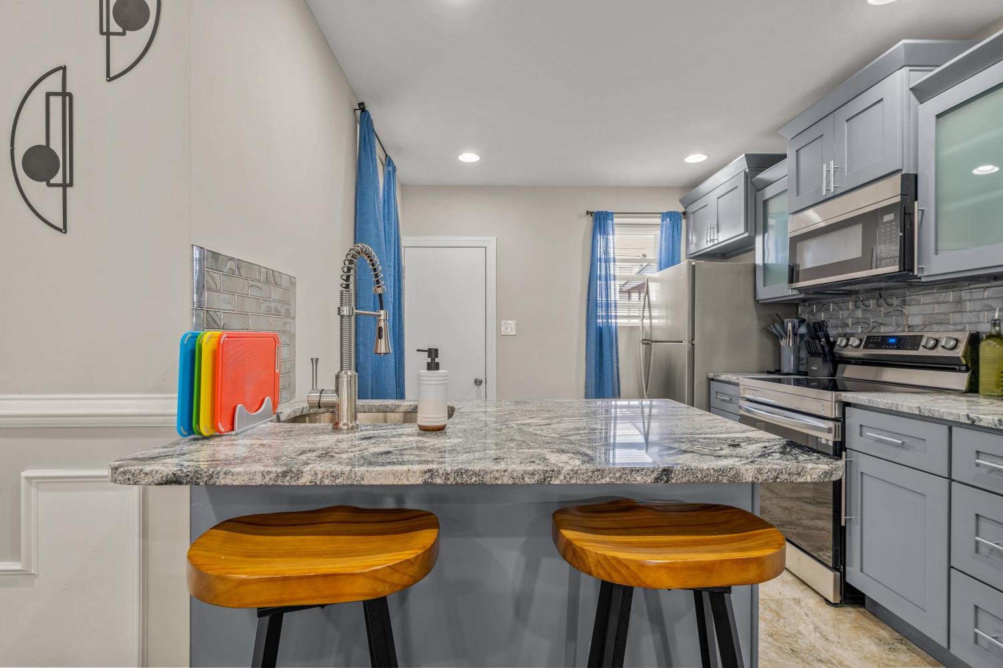 Uptown Gem! A Family Free Early Check-in! Philadelphia