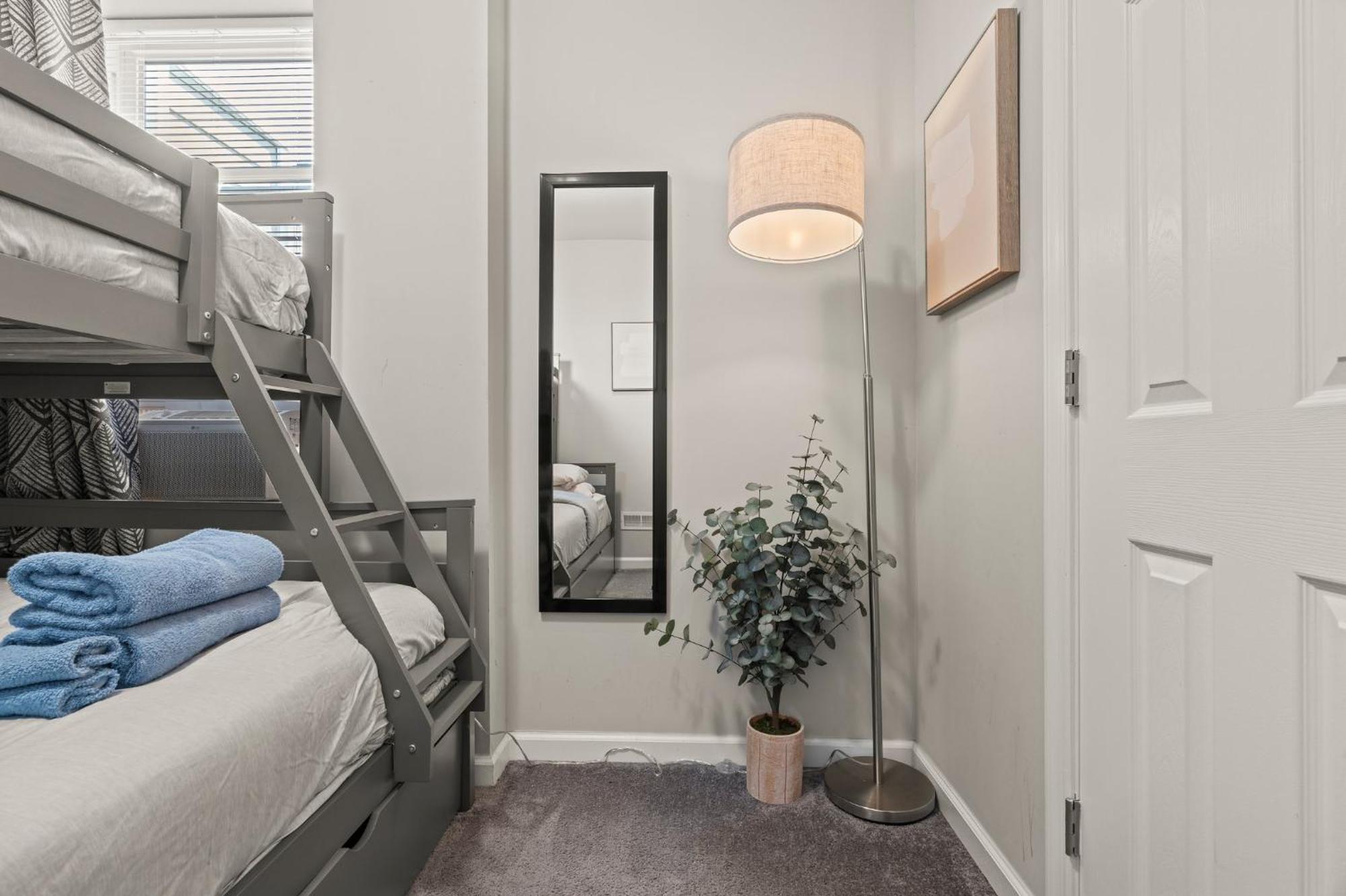 Uptown Gem! A Family Free Early Check-in! Philadelphia